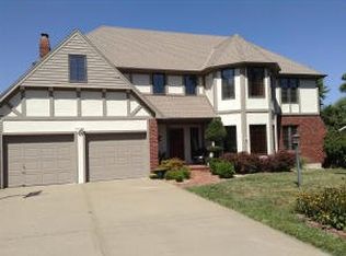 4701 Woodfield Dr, Saint Joseph, MO 64506