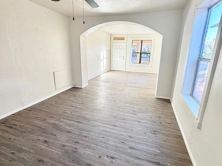 938 E 12th St #938 — Photo 3