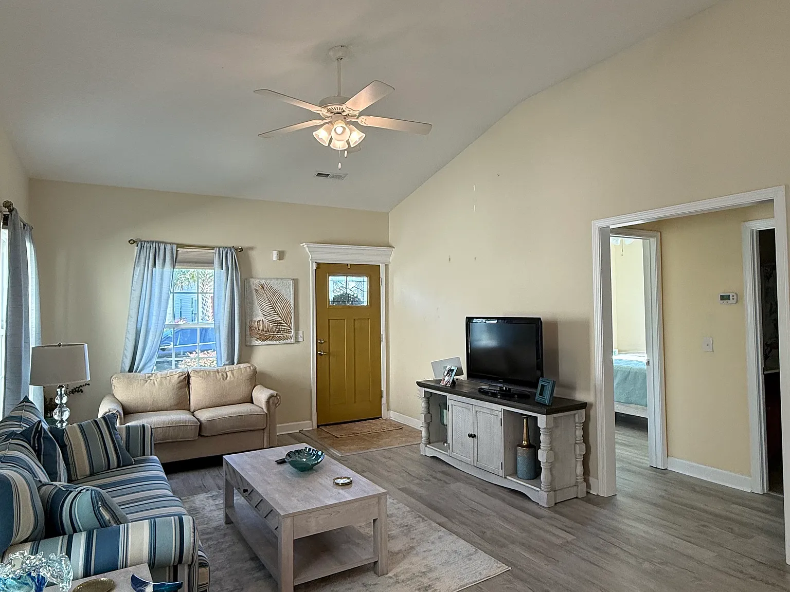 3 bed, 1266 sqft, $1,900 — Photo 2