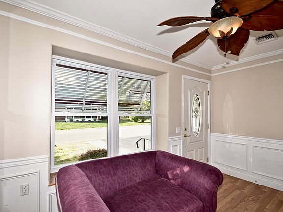 4th image of 77 Franklin Lane #B