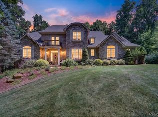 414 Lenox Ln, Brighton, MI 48114