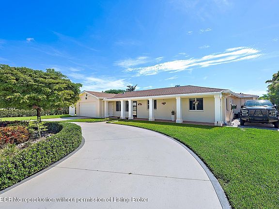 3rd image of 1114 Carambola Cir