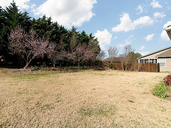4th image of 5 Wild Thorn Ln