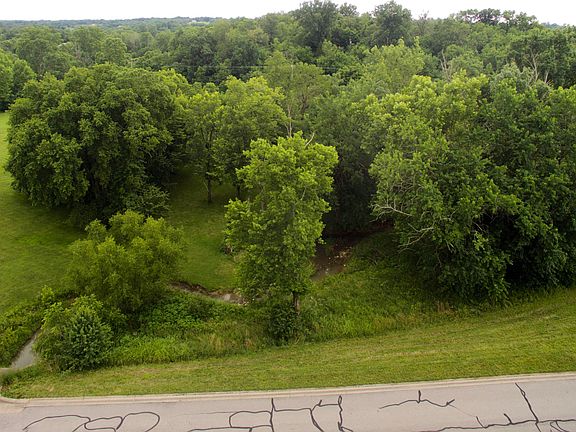 3rd image of 3910 Ballard Woods Dr