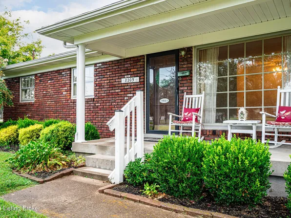 8209 Westray Ln, Louisville, KY 40219