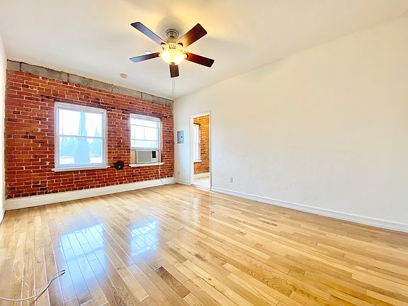 3rd image of 800 N Las Palmas Ave APT 305