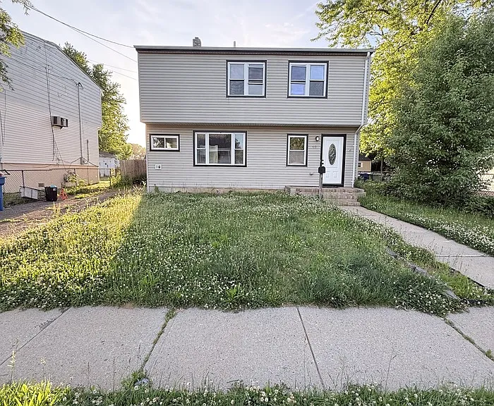 40 Eisenhower Dr — Photo 1