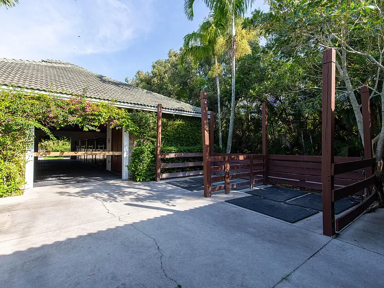 2583 Appaloosa Trl — Photo 9