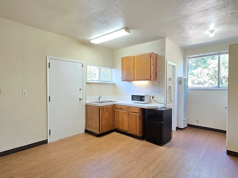 1264 Locust St — Photo 3