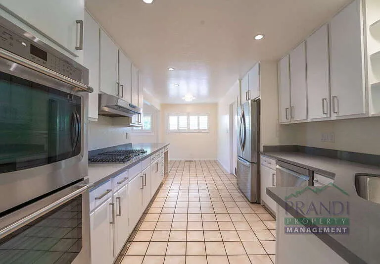 219 Mark Twain Ave — Photo 1