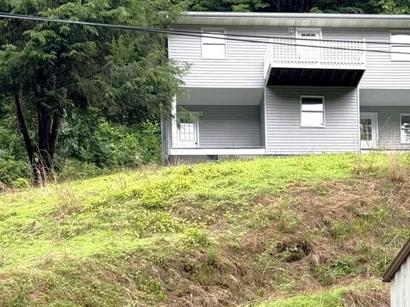 19-75 Bobby Miller Ln, Robinson Creek, KY 41560