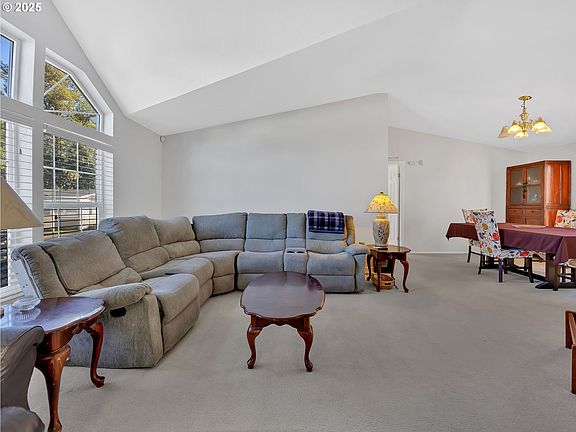 4th image of 1819 SE Orient Dr Unit 8