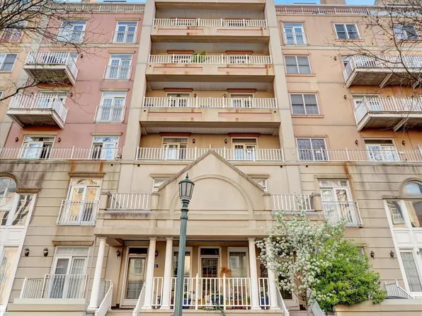 208 Shearwater Ct W APT 45, Jersey City, NJ 07305