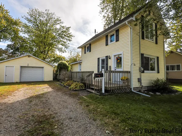 176 Cherry St, Sparta, MI 49345