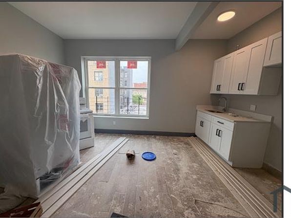 1142 Bryant Ave APT 4