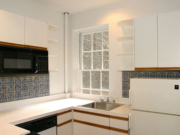 3rd image of 312 E 82nd St APT 3E