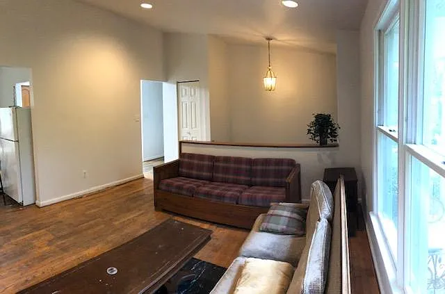 8 bed, 3660 sqft, $4,000 — Photo 4