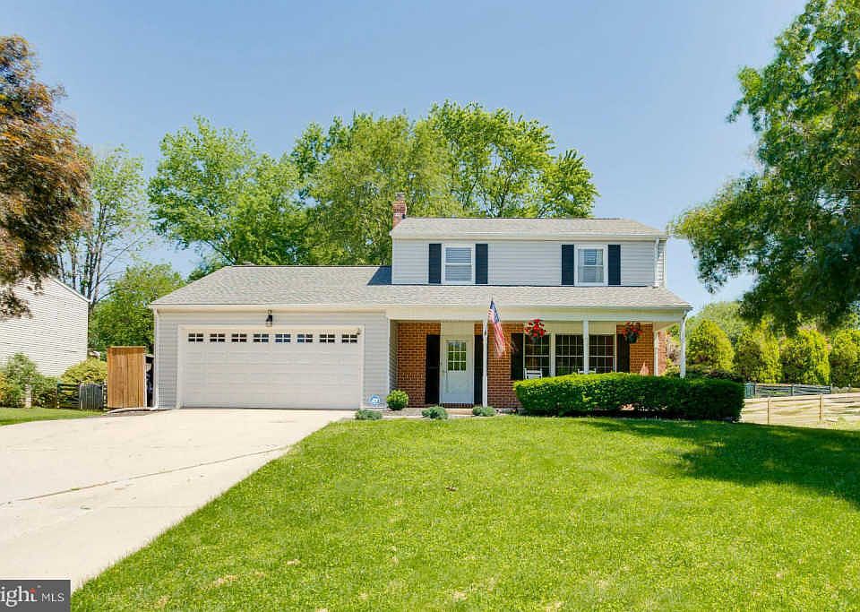 1st image of 600 Fox Bow Dr