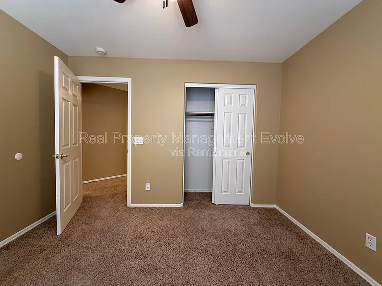 914 E Christine Pl — Photo 28