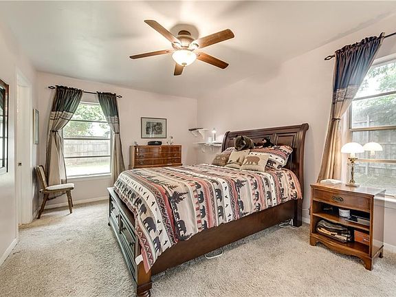 4th image of 137 W Scotland Dr