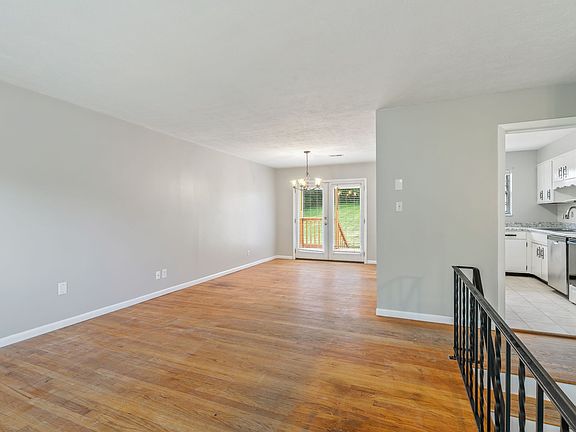 4th image of 5201 Aubrey Ln