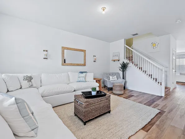 2734 Avalon Way, Jupiter, FL 33458