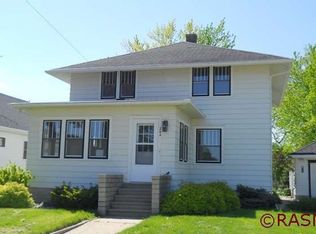 264 E 11th St, Gibbon, MN 55335