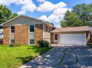 2925 N Pine St, Davenport, IA 52804