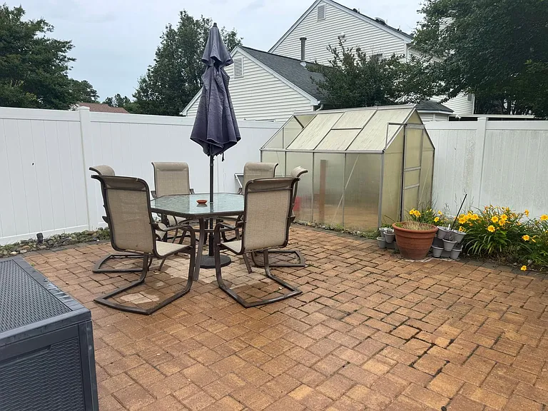 6 Old Pond Ct — Photo 36