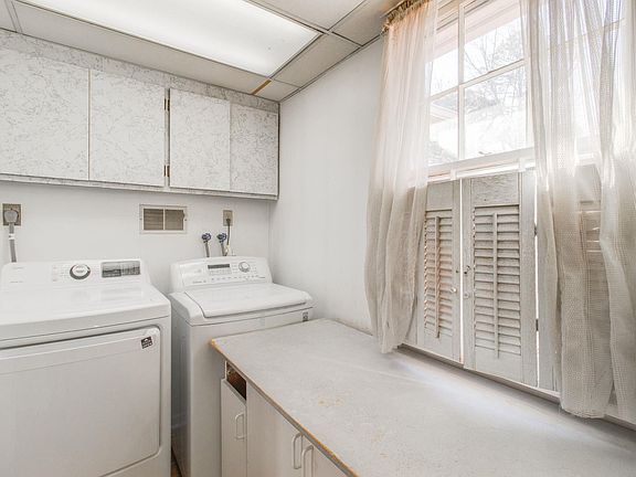 2nd image of 819 Pond Dr