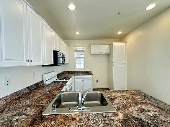 3rd image of 5862 Ginger Dr