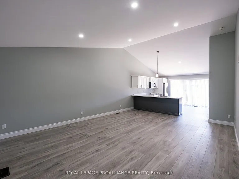 22 Stirling Cres — Photo 5