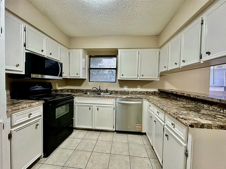 1611 Onion Creek Village Dr #A — Photo 10