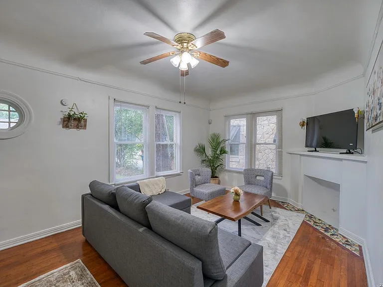 311 E Lullwood Ave — Photo 3