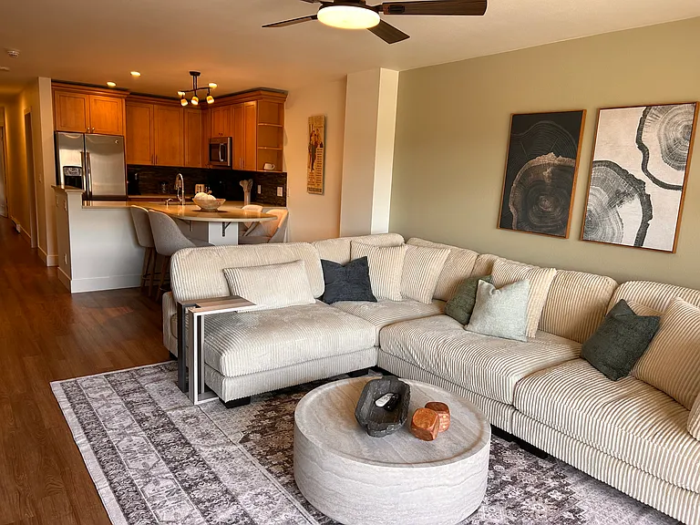 137 Benchmark Rd #424 — Photo 1