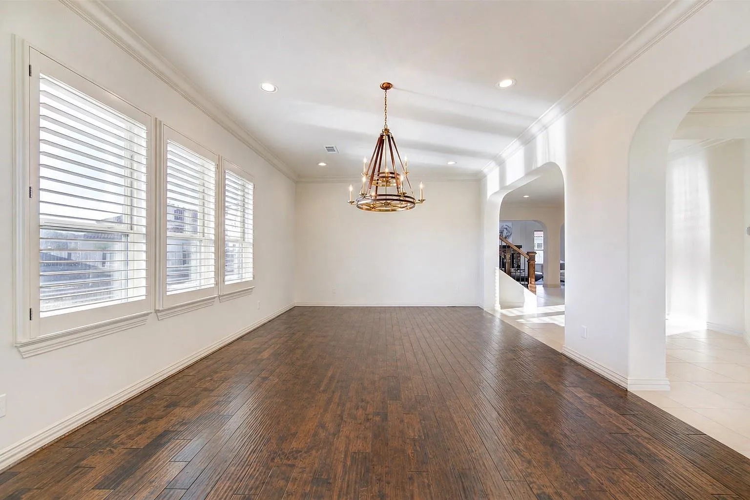 4 bed, 3.5 bath, 4682 sqft, $5,900 — Photo 4