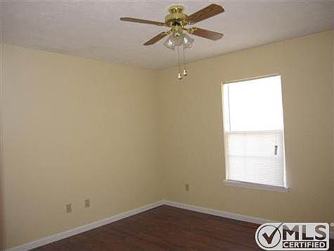 3rd image of 115 Shawn Ln