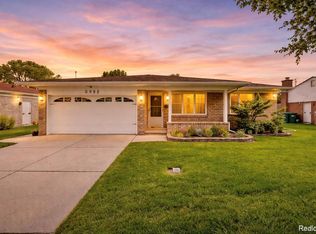 30232 Austin Dr, Warren, MI 48092