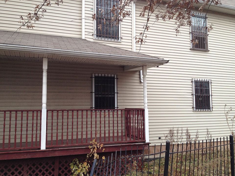 2nd image of 633 S 18th St