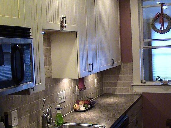 Kitchen cabinets & ss appliances