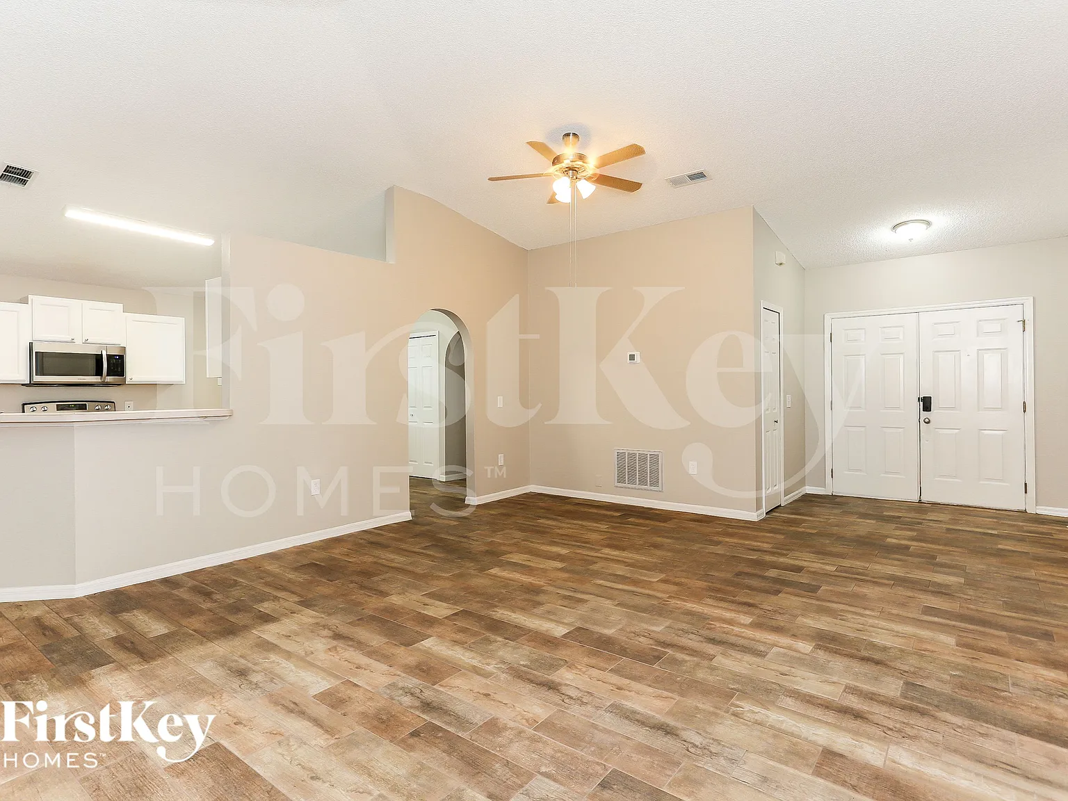 3 bed, 2.0 bath, 1611 sqft, $2,655 — Photo 3