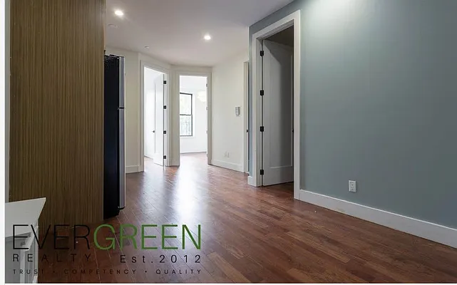 Rented by Evergreen Apartments BK | media 4