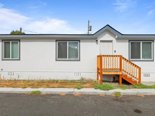 45 Cosmic Ln, Richland, WA 99354