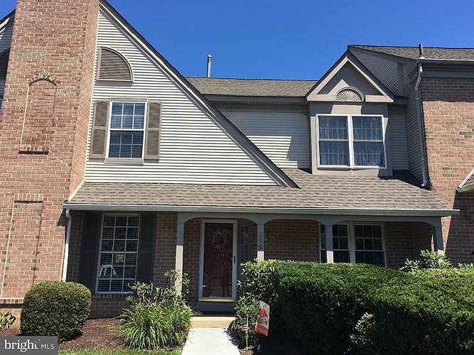 1st image of 215 Cambridge Cir