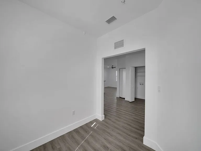 275 SW 4th St #220 — Photo 46