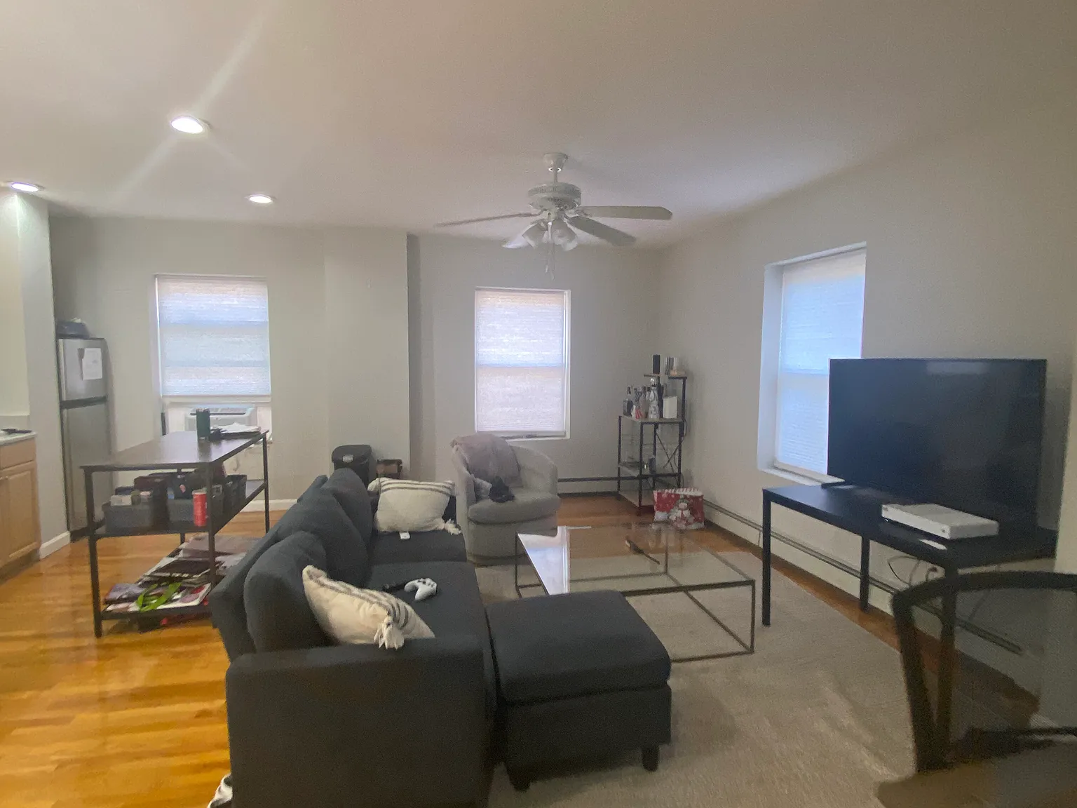 2 bed, 999 sqft, $3,500 — Photo 1