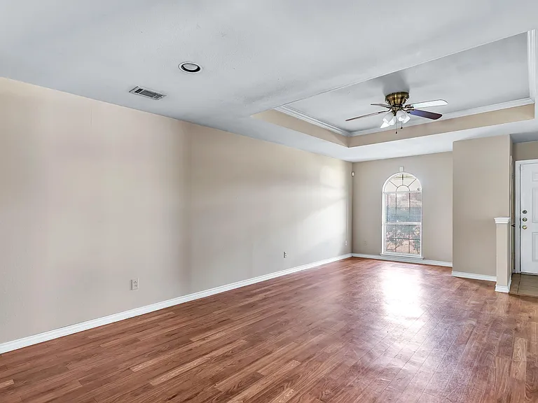 1714 Medina Dr — Photo 5