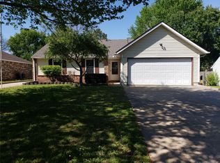 2404 Pin Oak Rd, Muskogee, OK 74401