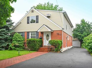 668 2nd Pl, Garden City, NY 11530
