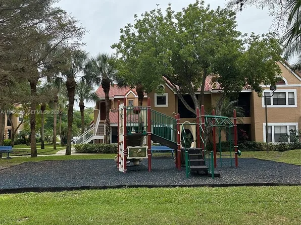 15560 SW 104th Ter APT 625, Miami, FL 33196